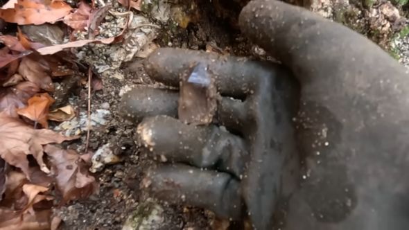 休憩中に発見した晶洞から採掘した水晶