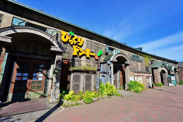 びっくりドンキー 配膳ロボ 譲り合わず キレる かわいい トラブル 困る 怒る 表情