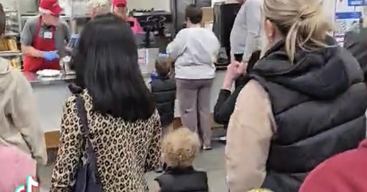 誕生日にコストコで働くおばあちゃん、そこにやってきたのは……　120万いいねを集める“神展開”にホロリとくる　【海外】（1/3） | ライフスタイル ねとらぼ