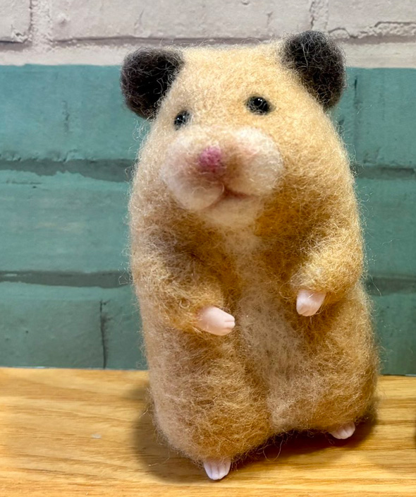 77歳 父 彫った 木彫り ハムスター 作品