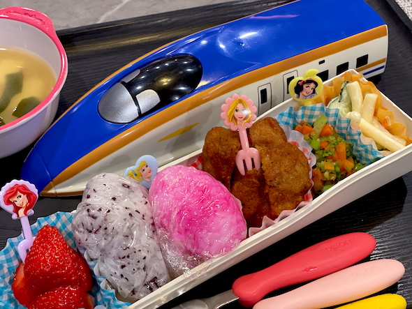 ママが作った新幹線弁当