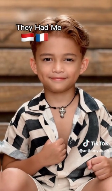 2人の間の子供の写真