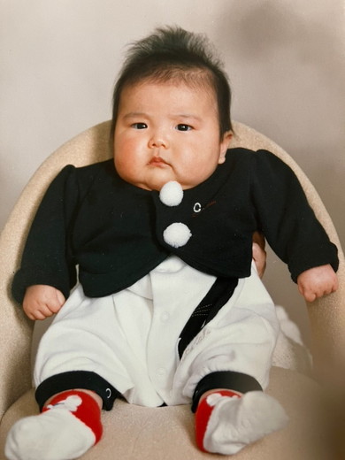 座っている赤ちゃんの写真