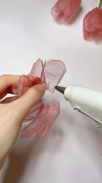 オーガンジーリボンで作るチューリップが春にぴったり