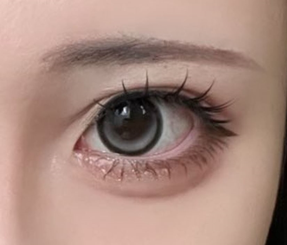  男装と女装のコスプレアイメイク