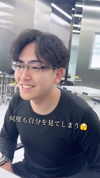 ロングヘアの男性がばっさりカット