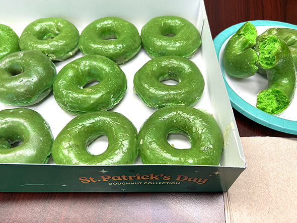 緑色のドーナツ