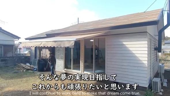 オーニングテントを設置した家