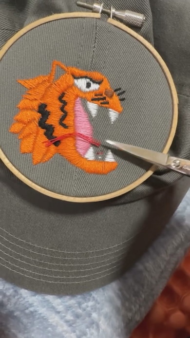 下書きなしの帽子刺しゅう