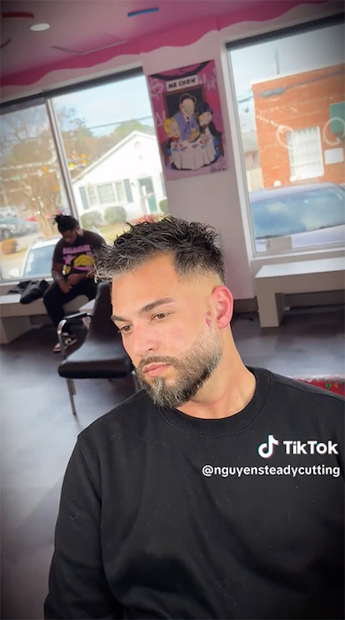 髪を切った後の男性