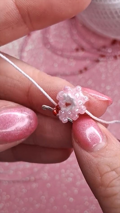 ビーズとかぎ針編みで作るビーズブレスレットがかわいい