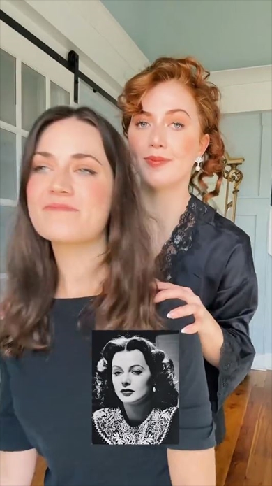 家族を昔のハリウッドスターの髪形に