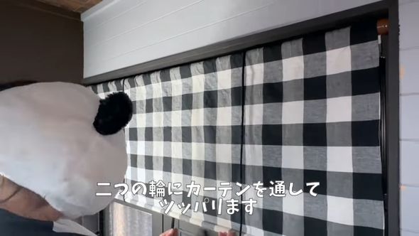 玄関の欄間に設置したロールカーテン