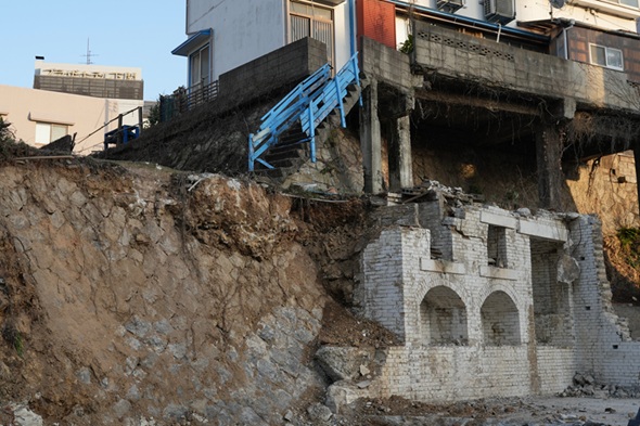 海産物問屋の倉庫の一部だった壁