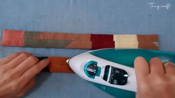 ストラップを作る様子