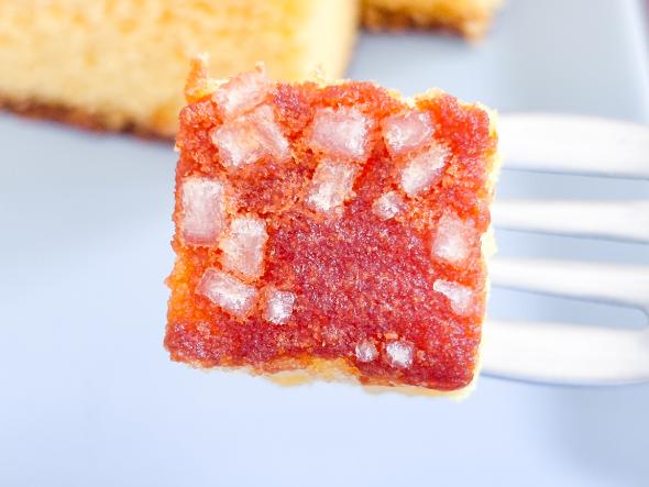 ガリガリとした食感がしっとりした生地と相性抜群