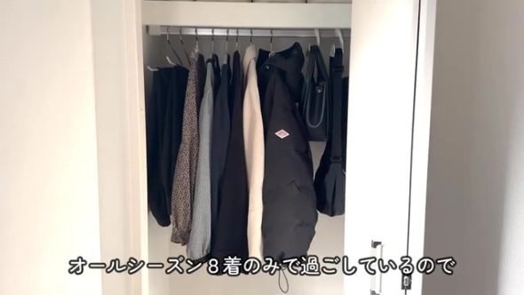 クローゼットにかけた服