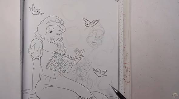 白雪姫のぬり絵にホラーアーティストが挑戦