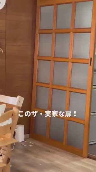 キッチンリビングの間の扉