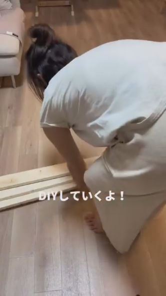 DIYに取り掛かるもえさん