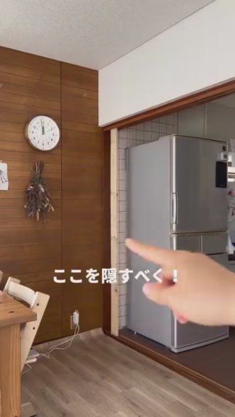 扉の代わりに木の板をはめ込む