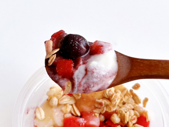 「スムージーボウル　アサイー」にヨーグルトをプラス