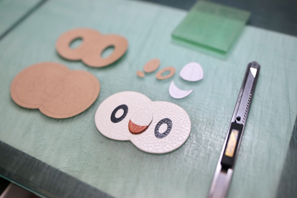 モクローの革財布