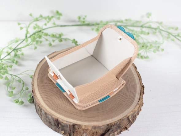 モクローの革財布