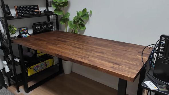 室内に設置した自作のPCデスク