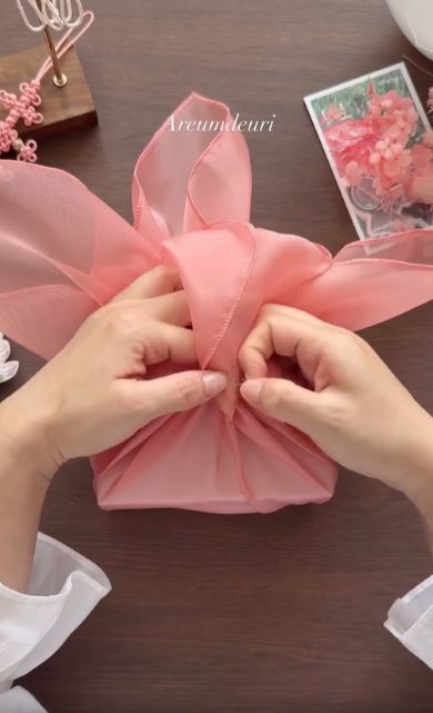 ラッピングをする様子