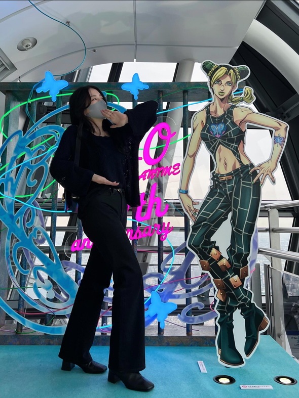 フォトスポットでジョジョ立ち