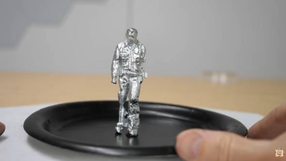 ターミネータ2のT-1000は液体窒素で凍るのか