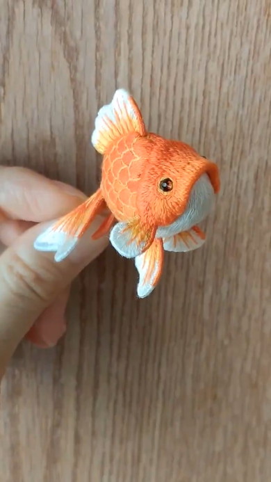 立体刺しゅうの金魚