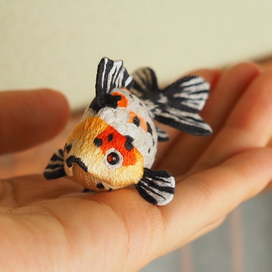 立体刺しゅうの金魚