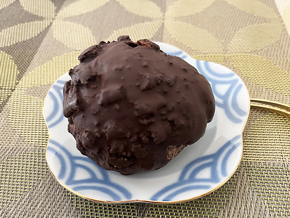 3月4日よりファミリーマートで販売中の「ブラックサンダー　チョコクッキーシュー」