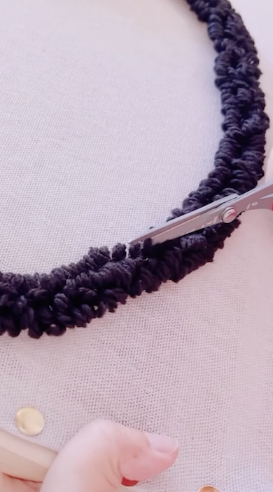 「んぽちゃむ」のラグをパンチニードルで製作