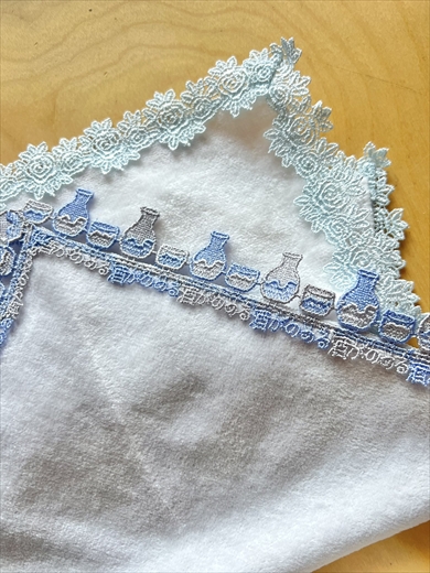 近沢レースの日本酒ハンカチもらった