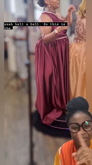 急きょ結婚パーティーに花嫁介添人として出ることになった人のドレスのお直し