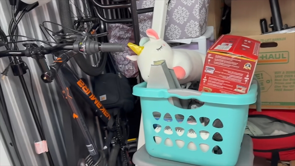 放置された貸しコンテナから出てきた掘り出し物