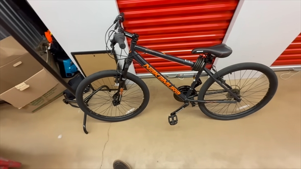 放置された貸しコンテナから出てきた掘り出し物