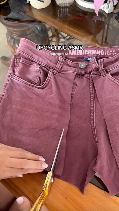 パンツのジッパー部分を切り終わったところ