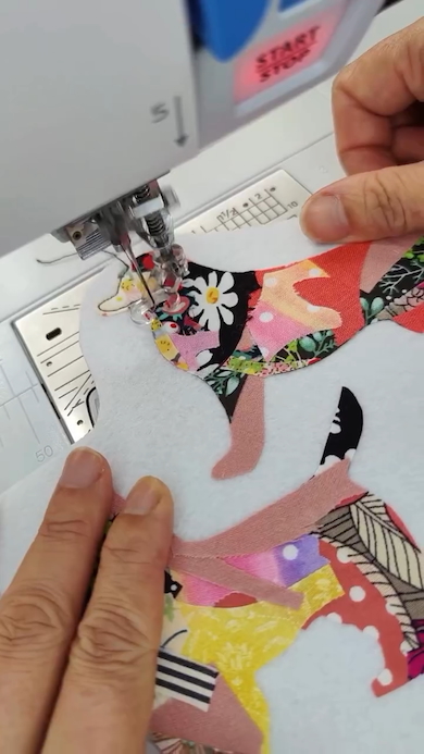 動物シルエットを布に縫い付ける