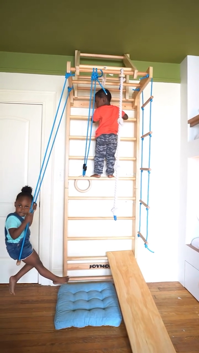 子どもたちのベッドルームにプレイジム