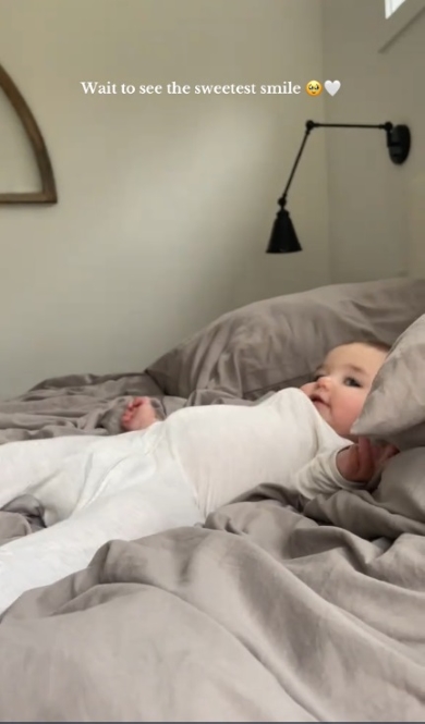 とうとう倒れ込んでしまった赤ちゃん