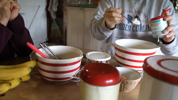イギリス 田舎 築500年 古民家 手作り バナナケーキ お庭 おうちカフェ