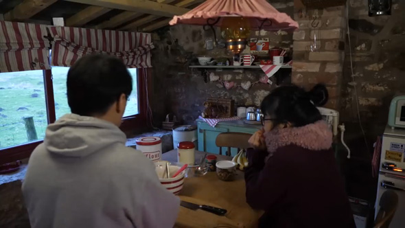 イギリス 田舎 築500年 古民家 手作り バナナケーキ お庭 おうちカフェ