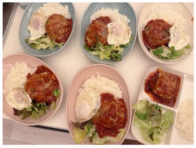 ハンバーグのワンプレートご飯が6つ