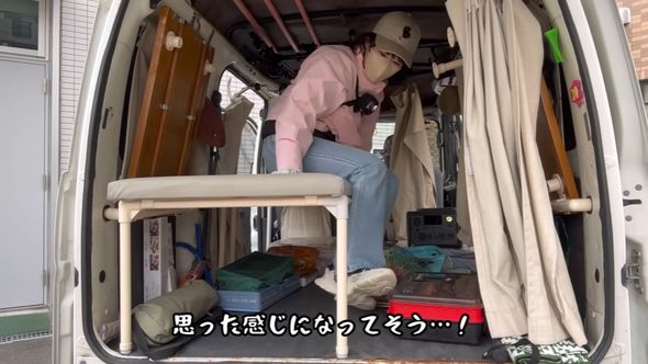 荷室内で組み上げたベッド