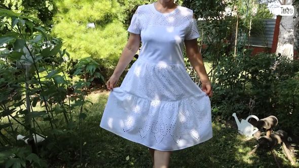 白い Tシャツ 透かし 彫り 生地 ドレス 裁縫