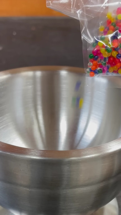 まだ固い状態のぷよぷよボール